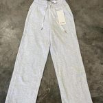 Lululemon Women's Grey set - Image 2