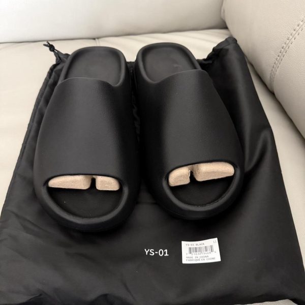 Yeezy Men's Black Slides