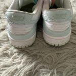 Nike White and Green Trainers - Image 3