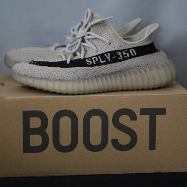 Yeezy Men's Grey  Trainers